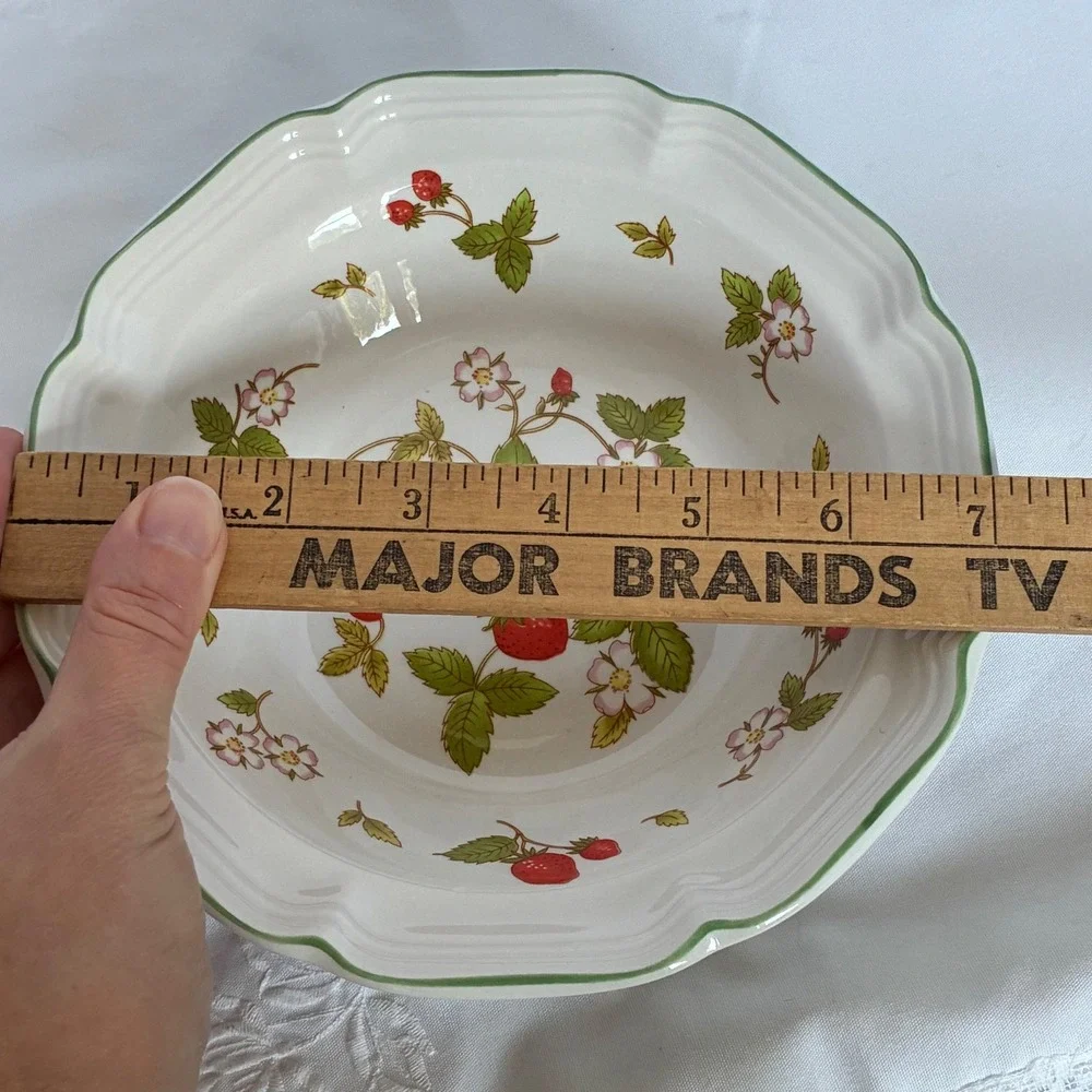 Strawberry Scalloped Vtg Ceramic Bowl Cottagecore Farmhouse Summer Retro Garden